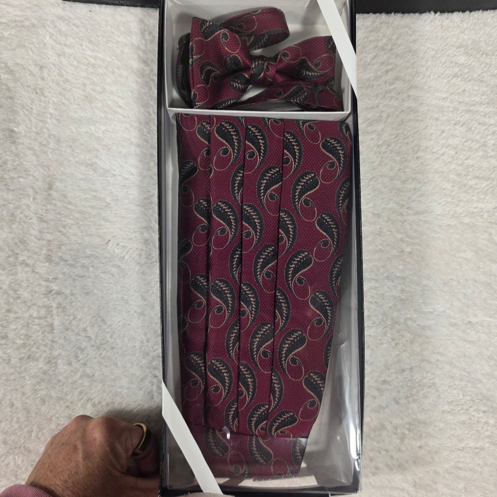 Brandon Michael Cummerbund Bow Tie Set Mens OS Burgundy Paisley New BI304 Formal